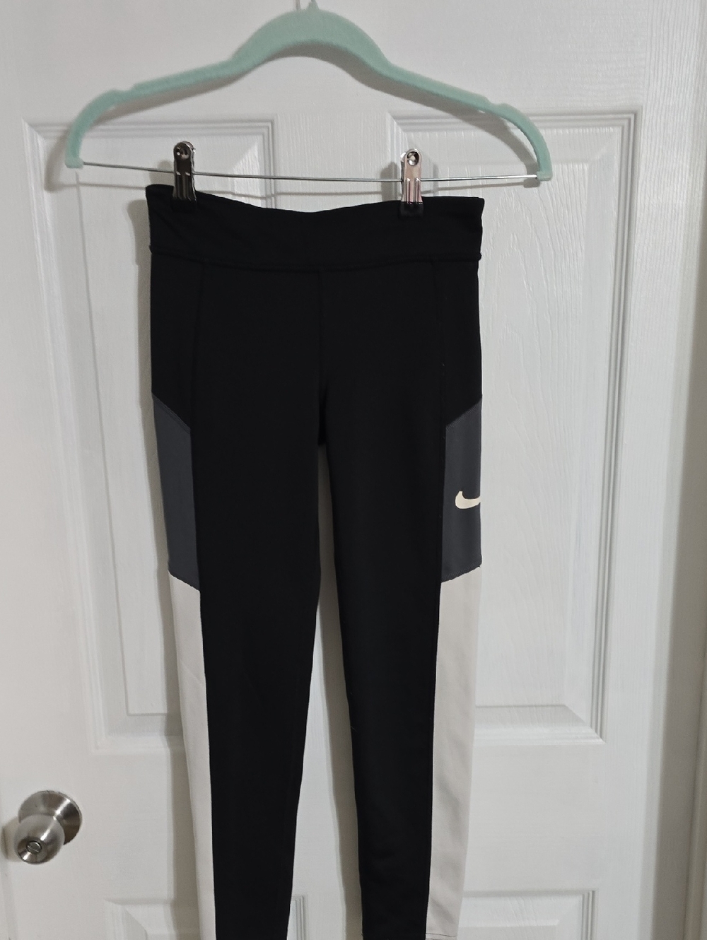 Nike Girls Black, Gray & White Colorblock Athletic Leggings